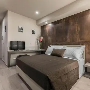 Πανσιόν Astoria Deluxe, Μπολόνια